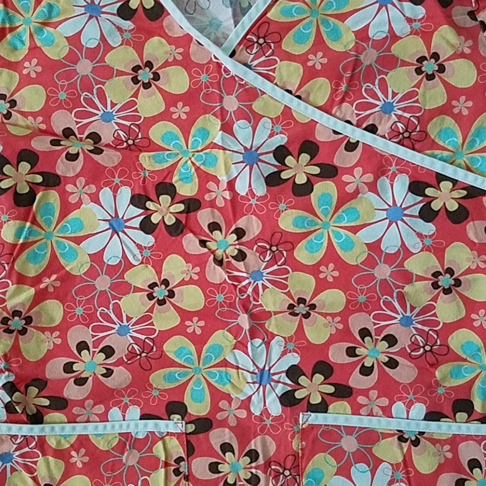 Scrub Top - Picture 2 of 4
